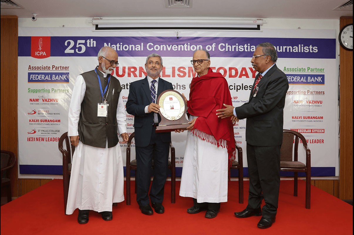 Archbishop Menamparampil receives the Louis Careno Award from Justice Kurien Joseph