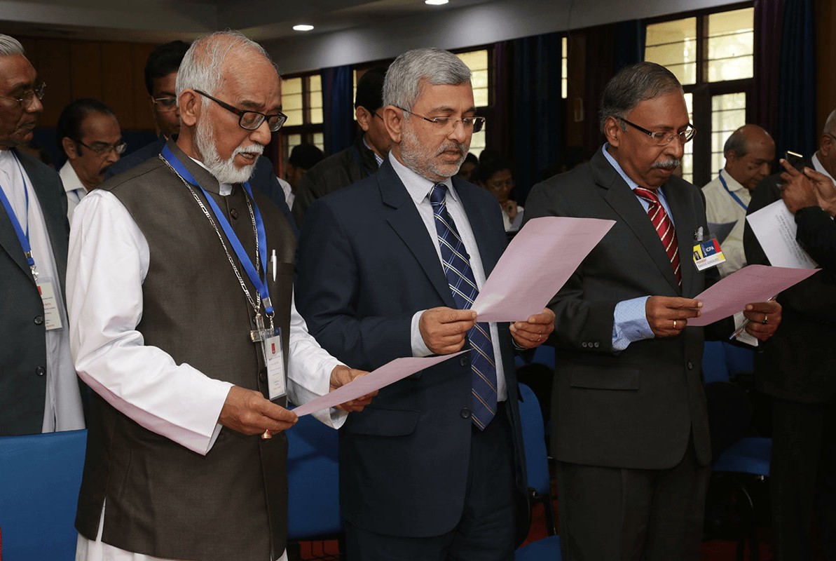 Chief Guest Kurien Joseph reads the preamble of the Indain Constitution along with the participants